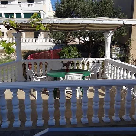 Apartment Branko - 60m From The Beach Trogir