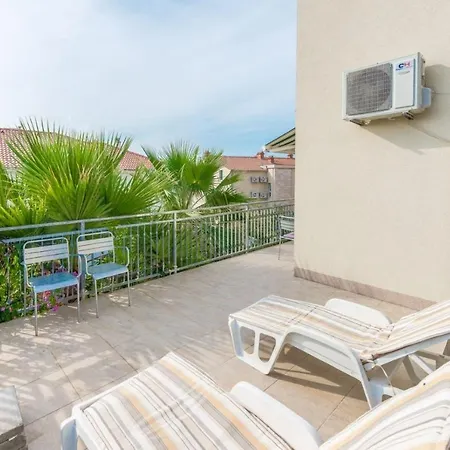 Apartment Branko - 60m From The Beach