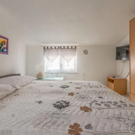 Branko - 60m From The Beach Apartman Trogir