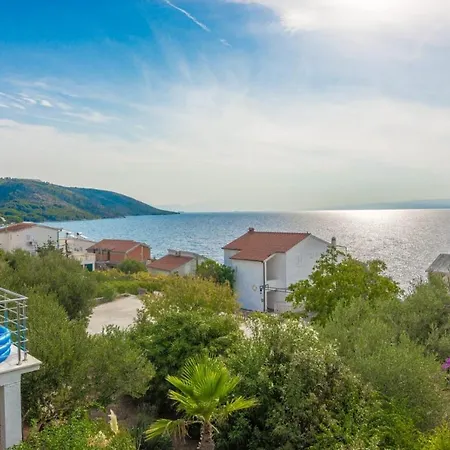 Branko - 60m From The Beach Daire