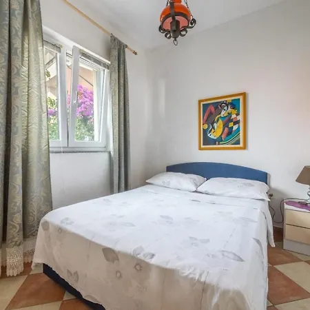 Appartement Branko - 60m From The Beach Trogir